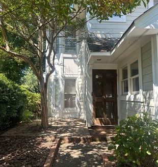 3-Bedroom Townhouse  for Rent in Charlotte, NC 28202 – $2500/mo | 2 Baths | Updated 2025