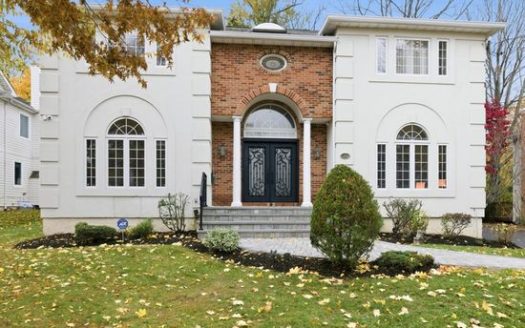 4-Bedroom Single Family Home for Rent in Great Neck, NY 11023 – $11800/mo | 4 Baths | Updated 2025