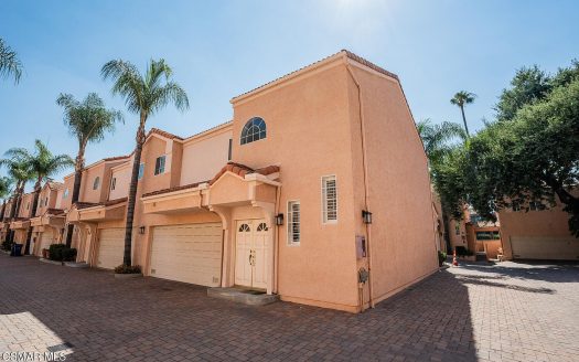 Townhouse for Sale in Encino, CA 91316 – 2 Bedrooms, 3 Baths – $729000