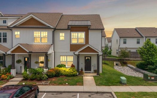 Townhouse for Sale in Old Hickory, TN 37138 – 3 Bedrooms, 3 Baths – $314000