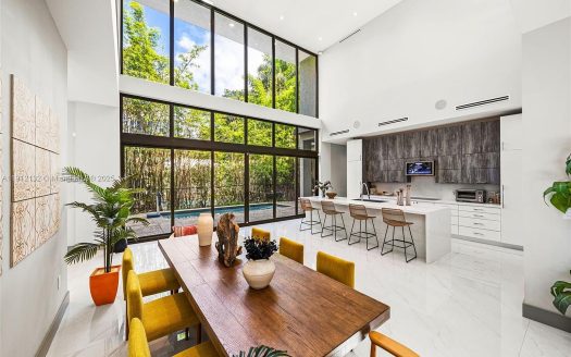 Single Family Home for Sale in Coconut Grove, FL 33133 – 5 Bedrooms, 5 Baths – $4995000