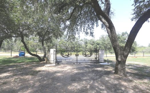 Multi Family Home for Sale in Elmendorf, TX 78112 – 12 Bedrooms, 8 Baths – $550000