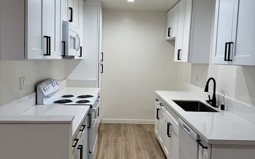 Condo for Sale in Encino, CA 91316 – 1 Bedroom, 1 Bath – $359500