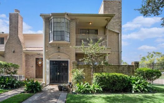 3-Bedroom Townhouse  for Rent in Houston, TX 77079 – $2550/mo | 3 Baths | Updated 2025
