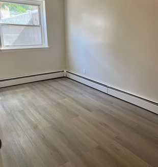 1-Bedroom Townhouse for Rent in Glen Oaks, NY 11004 – $2000/mo | 1 Baths | Updated 2025