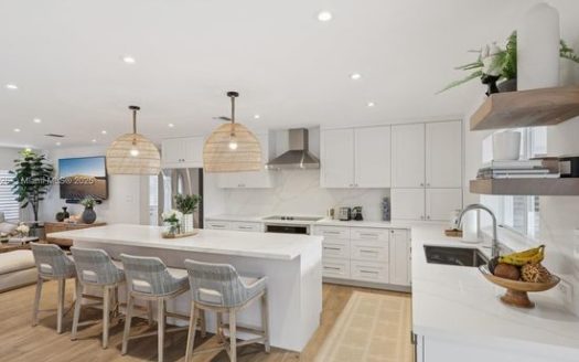 Single Family Home for Sale in Miami, FL 33165 – 4 Bedrooms, 3 Baths – $1104000