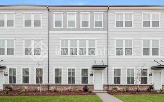 4-Bedroom Townhouse  for Rent in Charlotte, NC 28269 – $2390/mo | 4 Baths | Updated 2025
