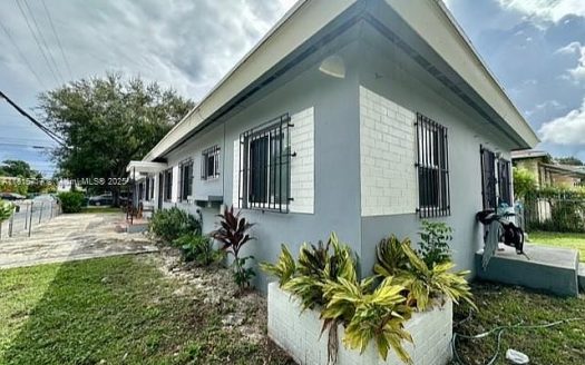 Multi Family Home for Sale in Miami, FL 33150 – 1 Bedrooms, 1 Baths – $779000