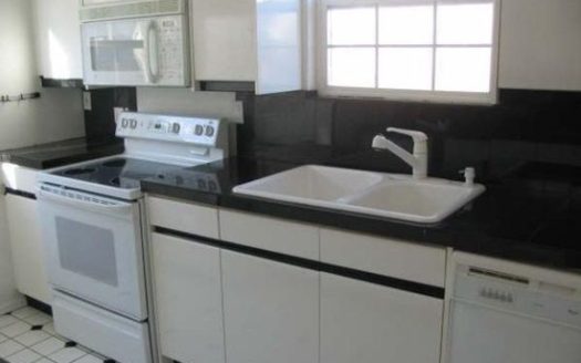 3-Bedroom Townhouse  for Rent in Denver, CO 80237 – $2900/mo | 3 Baths | Updated 2025