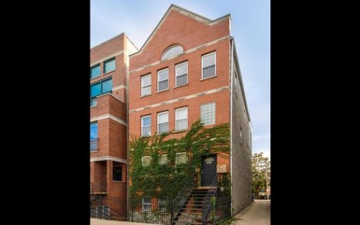 4-Bedroom Apartment  for Rent in Chicago, IL 60622 – $4000/mo | 2 Baths | Updated 2025