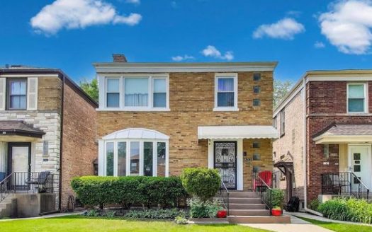 5-Bedroom Single Family Home for Rent in Chicago, IL 60659 – $4500/mo | 3 Baths | Updated 2025