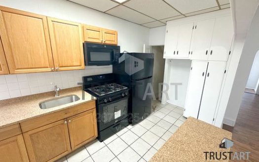 3-Bedroom Townhouse  for Rent in Philadelphia, PA 19140 – $1395/mo | 1 Baths | Updated 2025
