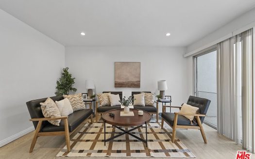 Townhouse for Sale in Northridge, CA 91324 – 3 Bedrooms, 3 Baths – $597000