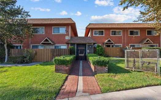 Townhouse for Sale in Panorama City, CA 91402 – 3 Bedrooms, 3 Baths – $583000