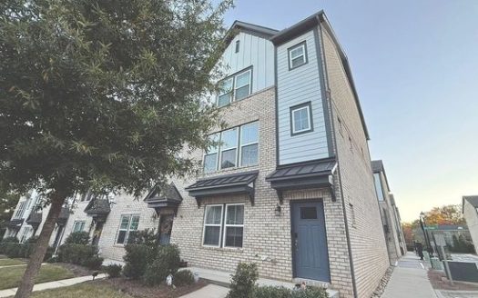 3-Bedroom Townhouse  for Rent in Charlotte, NC 28211 – $3299/mo | 3 Baths | Updated 2025