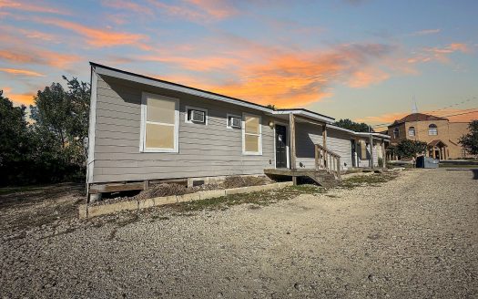 Multi Family Home for Sale in San Antonio, TX 78227 – 6 Bedrooms, 2 Baths – $199900