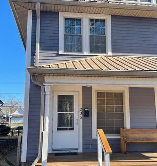 3-Bedroom Townhouse for Rent in Indianapolis, IN 46201 – $1400/mo | 2 Baths | Updated 2025