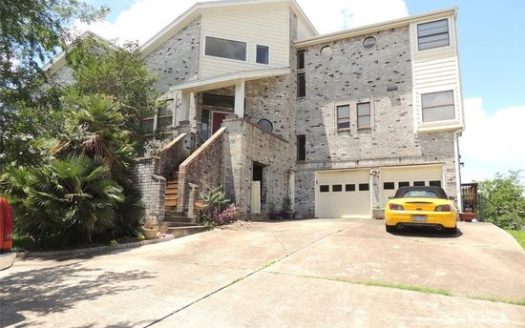 5-Bedroom Single Family Home for Rent in Houston, TX 77058 – $3800/mo | 4 Baths | Updated 2025