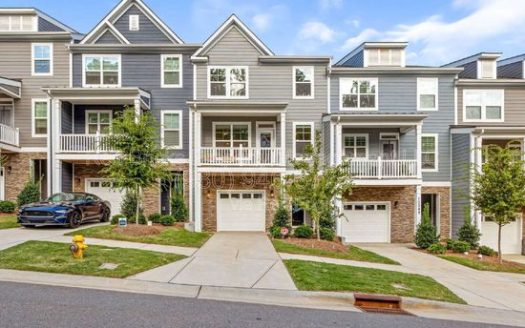 3-Bedroom Townhouse  for Rent in Charlotte, NC 28262 – $2195/mo | 3 Baths | Updated 2025