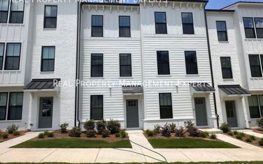 3-Bedroom Townhouse for Rent in Charlotte, NC 28226 – $2650/mo | 4 Baths | Updated 2025