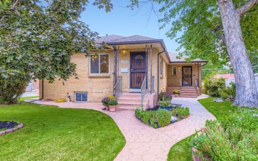 4-Bedroom Townhouse  for Rent in Denver, CO 80210 – $2900/mo | 2 Baths | Updated 2025