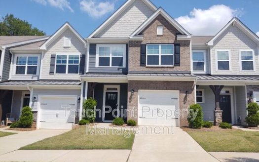 3-Bedroom Townhouse  for Rent in Charlotte, NC 28269 – $2050/mo | 3 Baths | Updated 2025