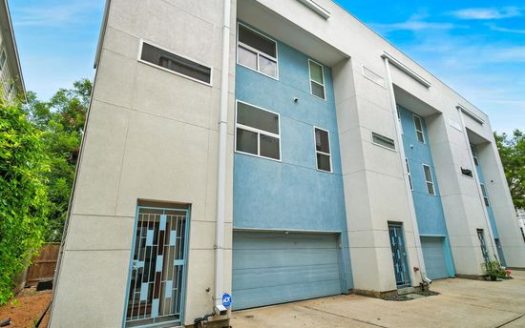 2-Bedroom Townhouse for Rent in Houston, TX 77004 – $3000/mo | 2 Baths | Updated 2025