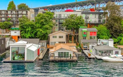 2-Bedroom Single Family Home for Rent in Seattle, WA 98102 – $3395/mo | 1 Baths | Updated 2025