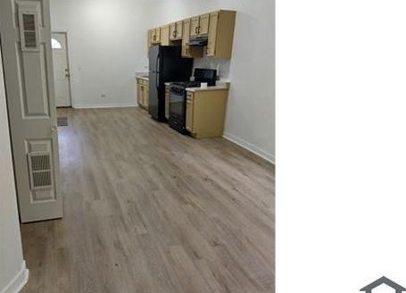 3-Bedroom Townhouse  for Rent in Chicago, IL 60609 – $1850/mo | 2 Baths | Updated 2025