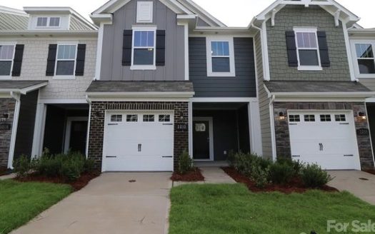 3-Bedroom Townhouse  for Rent in Charlotte, NC 28269 – $2295/mo | 3 Baths | Updated 2025