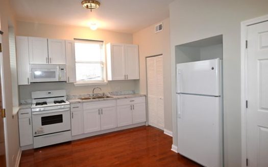 3-Bedroom Apartment  for Rent in Chicago, IL 60637 – $1700/mo | 1 Baths | Updated 2025