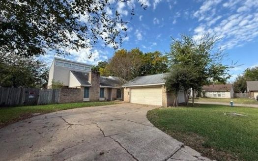 3-Bedroom Single Family Home for Rent in Houston, TX 77082 – $1850/mo | 2 Baths | Updated 2025