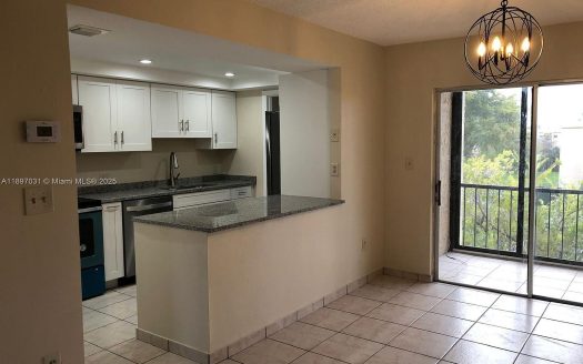 Condo for Sale in Miami, FL 33173 – 2 Bedrooms, 2 Baths – $295000