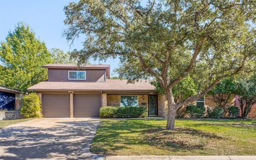 Single Family Home for Sale in Fort Worth, TX 76116 – 4 Bedrooms, 3 Baths – $310000