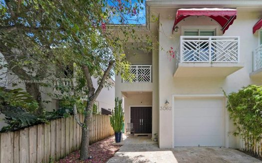 Townhouse for Sale in Miami, FL 33133 – 3 Bedrooms, 3 Baths – $1300000