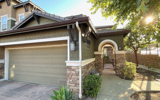 Townhouse for Sale in Sylmar, CA 91342 – 3 Bedrooms, 3 Baths – $674999