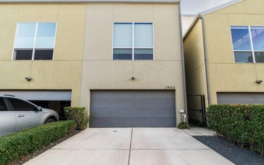 3-Bedroom Townhouse for Rent in Houston, TX 77020 – $2500/mo | 3 Baths | Updated 2025