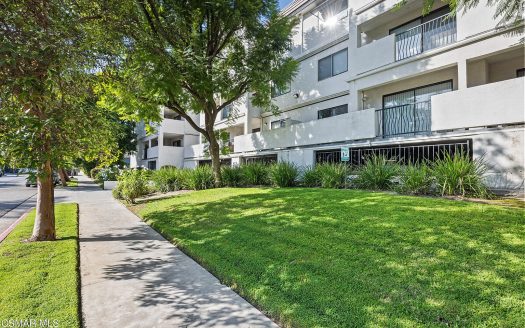 Condo for Sale in Northridge, CA 91325 – 2 Bedrooms, 2 Baths – $589900