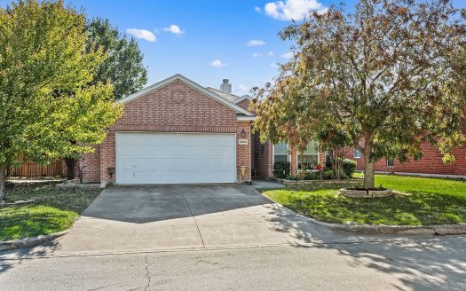 Single Family Home for Sale in Fort Worth, TX 76131 – 3 Bedrooms, 2 Baths – $279000