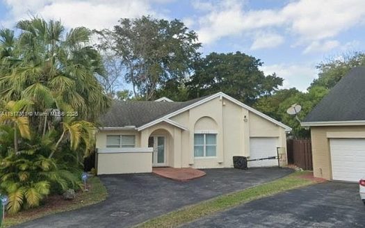 Single Family Home for Sale in Miami, FL 33185 – 4 Bedrooms, 3 Baths – $695000