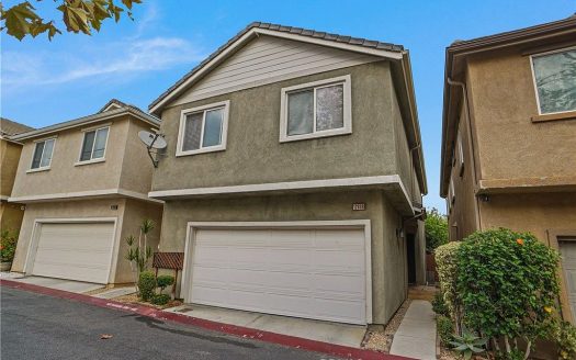 Townhouse for Sale in Sylmar, CA 91342 – 3 Bedrooms, 3 Baths – $649999