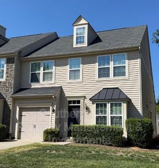 3-Bedroom Townhouse  for Rent in Charlotte, NC 28278 – $2050/mo | 3 Baths | Updated 2025