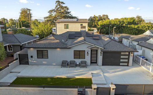 Multi Family Home for Sale in Van Nuys, CA 91406 – 5 Bedrooms, 4 Baths – $1299000