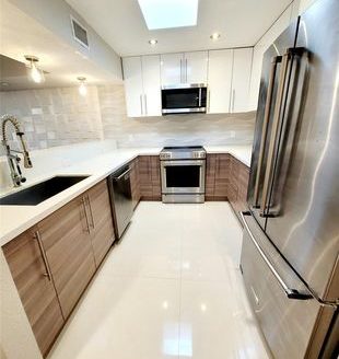 2-Bedroom Townhouse  for Rent in Houston, TX 77057 – $2190/mo | 2 Baths | Updated 2025