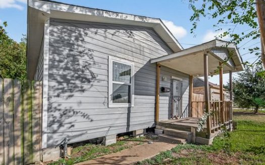 3-Bedroom Single Family Home for Rent in Houston, TX 77051 – $1400/mo | 2 Baths | Updated 2025
