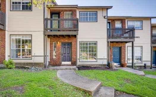 2-Bedroom Townhouse for Rent in Austin, TX 78741 – $1500/mo | 3 Baths | Updated 2025