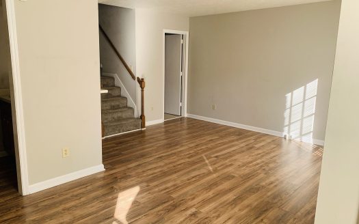 Townhouse for Sale in Nashville, TN 37214 – 2 Bedrooms, 2 Baths – $179900