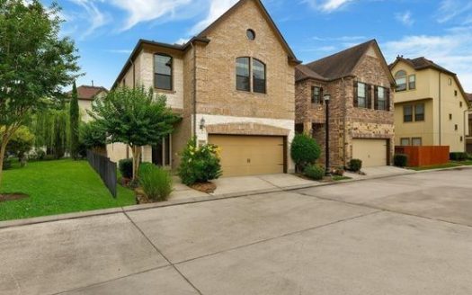 3-Bedroom Townhouse  for Rent in Kingwood, TX 77345 – $2850/mo | 3 Baths | Updated 2025