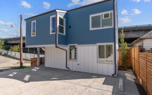 2-Bedroom Single Family Home for Rent in Seattle, WA 98103 – $3249/mo | 2 Baths | Updated 2025