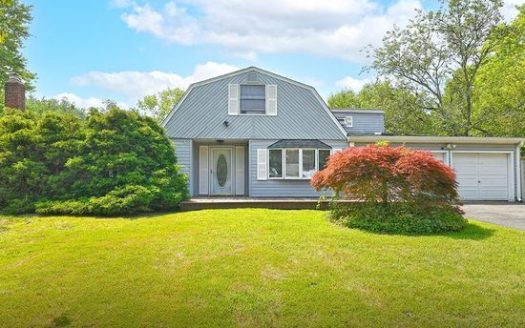 5-Bedroom Single Family Home for Rent in Medford, NY 11763 – $5000/mo | 2 Baths | Updated 2025